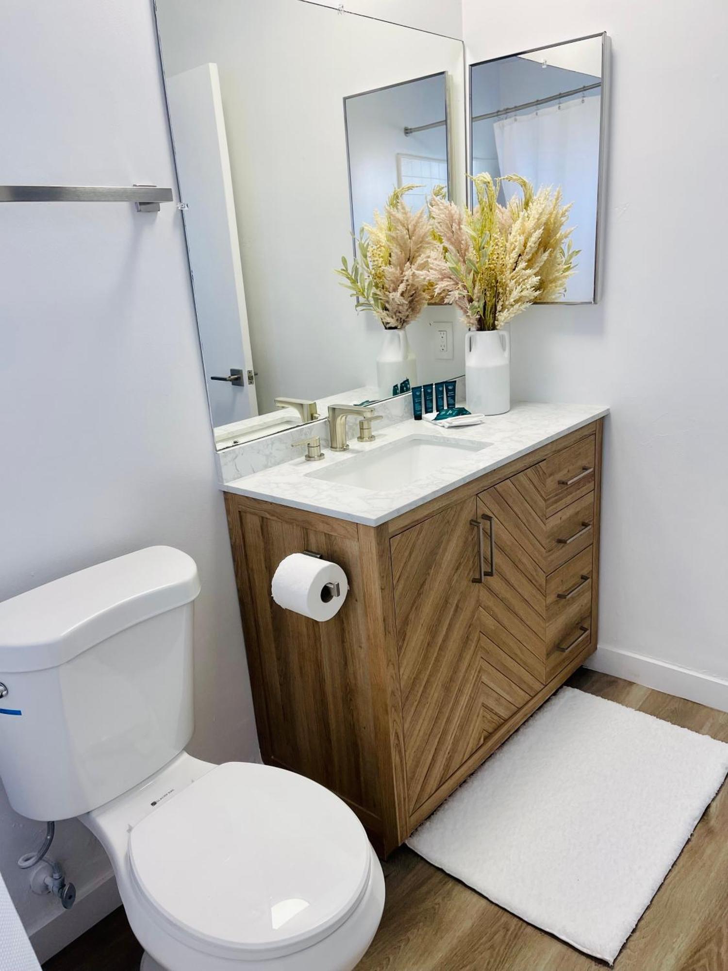 Modern Spacious & Bright 2bedroom W Balcony In Prime West La Apartamento *