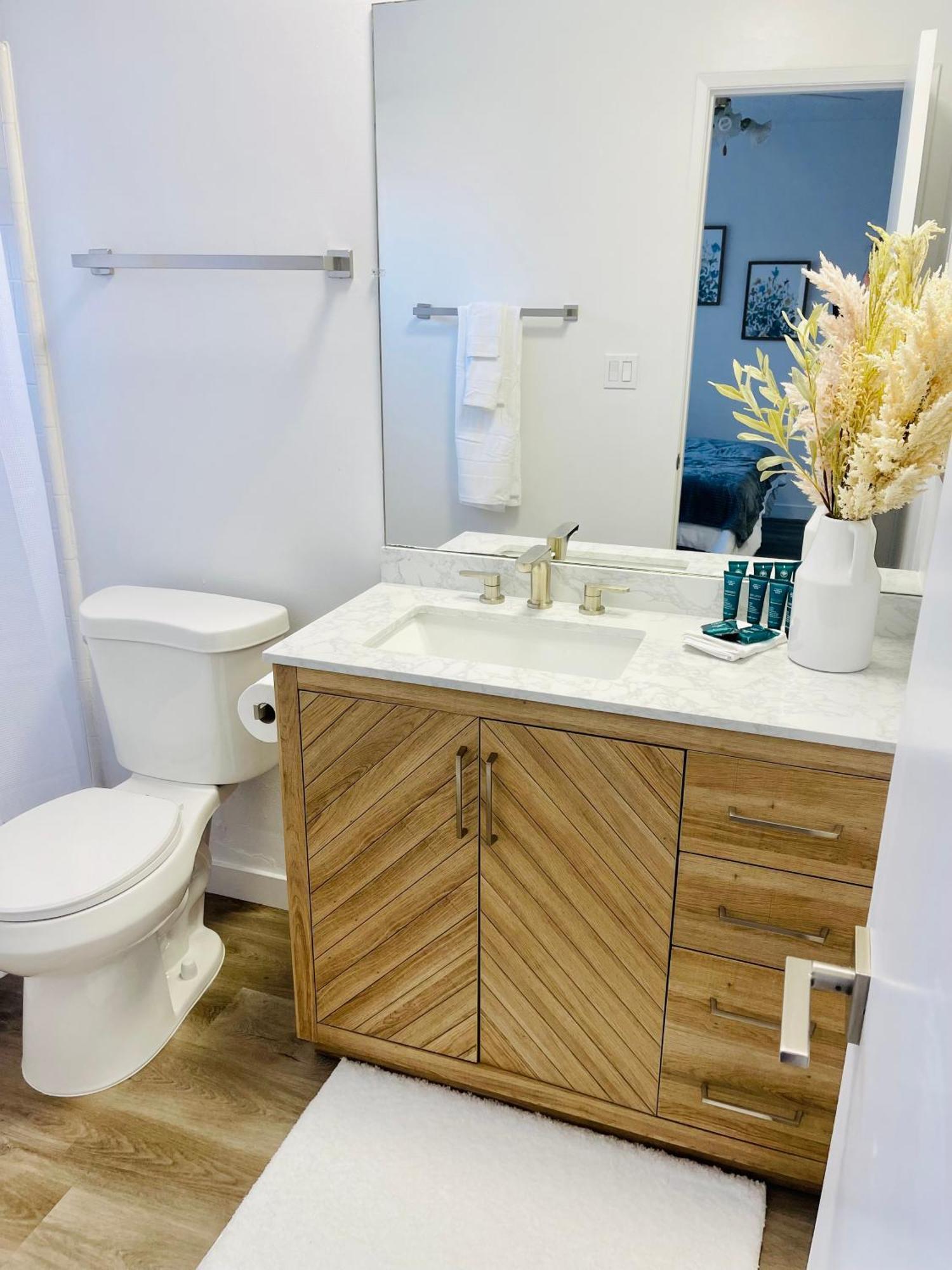 Modern Spacious & Bright 2bedroom W Balcony In Prime West La Apartamento Los Angeles